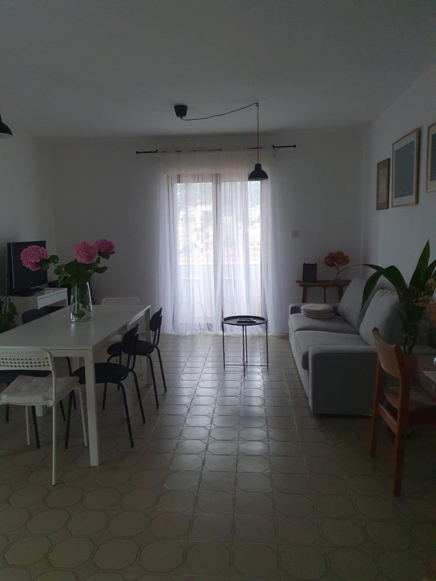 Apartment Laura Tisno Luaran gambar