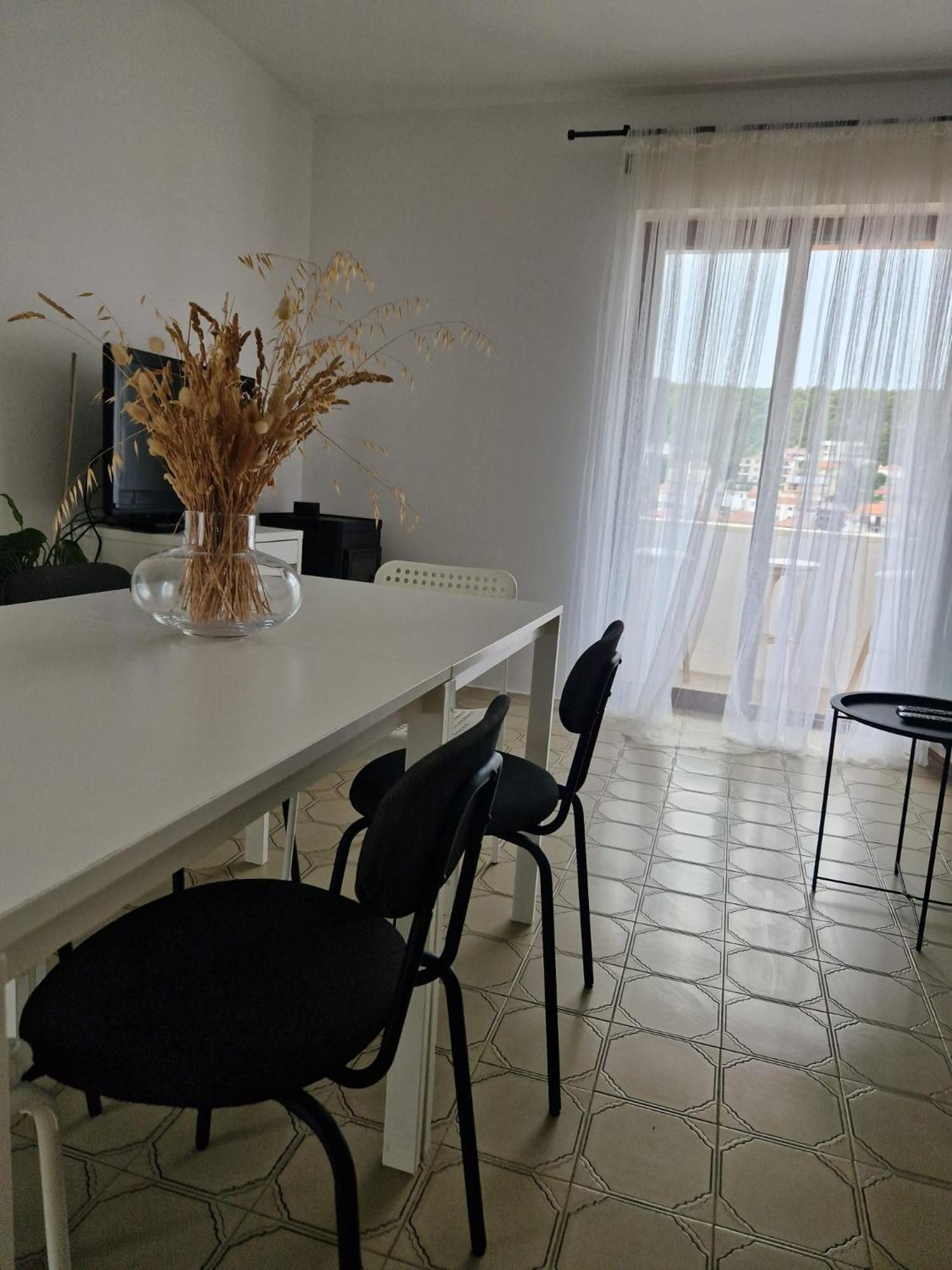 Apartment Laura Tisno Luaran gambar